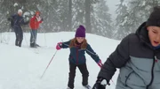 Beim Sprint am Hang wird Sigrid (Maria Ross) von Nico (Mikkel Brennhovd) abgehängt: Warum feuern Sverre (Rolf Kristian Larsen) und Roz (Sara Khorami) sie nicht an?
