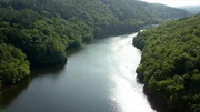 Ein Fluss bei Stechovice