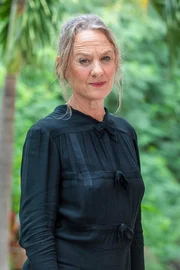 Maggie O'Connell (NIAMH CUSACK)