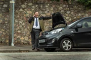 Für Jason (Johnny Vegas) läuft es nicht rund. Eigentlich muss er zur Arbeit, aber sein Auto hat den Geist aufgegeben.