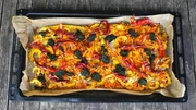 Zu Tisch Südsteiermark – Österreich Polenta-Pizza mit Grünkohl-Kürbiskernöl-Pesto
