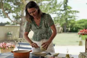 Laetitia Maréchal bereitet eine Melone für den Kompott mit Krustentieren vor.