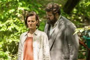 Ella Warnke (Maria Simon) und Benjamin Hornberg (Antoine Monot) im Gespräch im Wald – zwischen Vergangenheit und Wahrheitssuche.