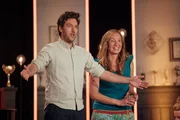 Hinter dem kuriosen Namen "Das Geld liegt auf der Fensterbank, Marie" verbergen sich Wiebke Eymess und Friedolin Müller. Die zwei sind fantastische Musiker, urkomische Komödianten und entfesselte Vieldiskutierer, deren Lieder aus scheinbar sanften Harmonien bestehen, bei denen es zwischen den Zeilen aber ganz und gar nicht harmlos zugeht.