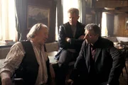 Von links: Was verheimlicht Wirt Adi Duswald (Franz Buchrieser) den Kriminalhauptkommissaren Ivo Batic (Miroslav Nemec) und Franz Leitmayr (Udo Wachtveitl)?
