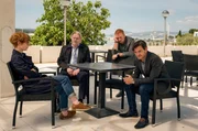Pathologin Stevic (Sarah Bauerett), Polizeichef Kovacic (Max Herbrechter), Borko (Kasem Hoxha) und Emil (Lenn Kudrjawizki) trauern um Branka.