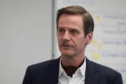 Reinhard Hinterher (Dominik Warta)