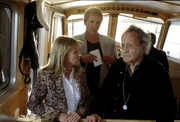 Der alte Schwaiger (Kurt Weinzierl) kann es nicht ertragen, dass seine Tochter (Thekla Mayhoff) auf Herren-Chiemsee ein Hotel eröffnen will (Markus Böker, mi.).