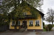 Wirtshaus im Demutsgraben; Wirtshaus im Demutsgraben während ServusTVs "Heimatleuchten - Aus der Reihe Tanzen" in Niederstrahlbach, Zwettl, Niederösterreich, Österreich am 14. Oktober 2024
