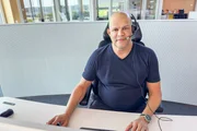 Notrufzentrale Staffel 1 Mike Henzi in der Rega Notrufzentrale beim Flughafen Zürich 2025