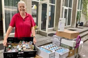 In Berlin-Neukölln, dem ärmsten Bezirk der Hauptstadt, kämpft Uschi Sachs jede Woche um Lebensmittel für die Ärmsten.