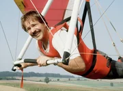 Schimanski (Götz George) hebt ab und geniesst seinen Urlaub. Kommissar „Schimanski“ ermittelte hier zum letzten Mal im Duisburger Tatort ("Der Fall Schimanski").
