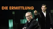 Key Visual/Cover Sendereihenbild mit Typo zu "Die Ermittlung". Regisseur RP Kahl hat das Theaterstück "Die Ermittlung“ von Peter Weiss mit 60 Schauspielerinnen und Schauspielern für die Kinoleinwand inszeniert. Im Bild, von links: Rainer Bock als Richter und Clemens Schick als Ankläger.