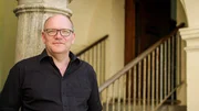 Paul Nitsche vor „seiner“ Kreuzkirche in Graz: Er ist evangelischer Pfarrer, Religionslehrer und Notfallseelsorger in Graz.