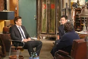 Booth (David Boreanaz, l.) und Aubrey (John Boyd, M.) befragen ein Mitglied einer kriminellen Bikergang, in der das Opfer, der Ex-Häftling Micah Stanbow, einmal Mitglied war.  +++