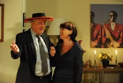 Rosi und Joseph genießen einen romantischen Abend. Von links: Joseph (Wilhelm Manske) und Rosi Brunner (Brigitte Walbrun).