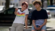 Carli (Elli Köhler) und Edvard (Levi Kazmaier) casten einen Jason.