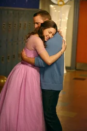 Sue Heck (Eden Sher, l.); Darrin (John Gammon, r.)