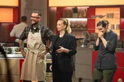Von links: Hobbykandidat Daniel Schöller, Moderatorin Zora Klipp und die Profiköchin Viktoria Fuchs
