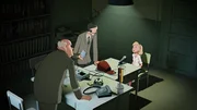 Zwei einschüchternde Stasi-Offiziere verhören Fritzi.