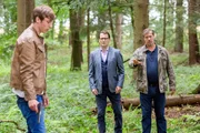 Für Finn Kiesewetter (Sven Martinek, r.) und Lars Englen (Ingo Neujoks, M.) ist Sascha Lubig (Moritz Leu, l.) der Hauptverdächtige im Fall Nadine Bomke.
