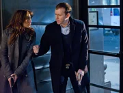 Es besteht nur eine einzige Chance, die Kronzeugin zum Gericht zu bringen. Danny (Donnie Wahlberg, r.) und Jackie (Jennifer Esposito, l.) müssen sie nutzen ... Es besteht nur eine einzige Chance, die Kronzeugin zum Gericht zu bringen. Danny (Donnie Wahlberg, r.) und Jackie (Jennifer Esposito, l.) müssen sie nutzen ...