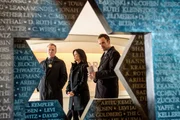 Kunsthändler Jacob Weiss hat bei seinen kriminellen Kunstgeschäften Holocaust-Opfer betrogen und um Geld gebracht, das ihnen zugestanden hätte. Capt. Gregson (Aidan Quinn, l.), Dr. Watson (Lucy Liu, M.) und Sherlock Holmes (Jonny Lee Miller, r.) sind angewidert und tun alles, um den Mann zu überführen ...