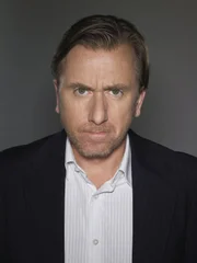 Dr. Cal Lightman (Tim Roth) demonstriert Wut.