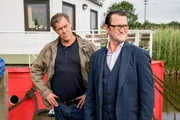 Suses Geheimnis wird nicht das einzige bleiben, dass Finn (Sven Martinek, l.) und Lars (Ingo Naujoks, r.) im Laufe ihrer Ermittlungen aufdecken.