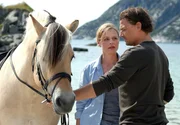 Karen (Susanna Simon) empfindet für Lars (Martin Feifel) mehr als ihr lieb ist.