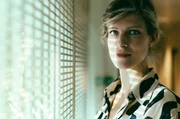Zwischen Schuldgefühlen und Ohnmacht: Sophie Cross (Alexia Barlier).  - Fotos Episode 1 "Teuflischer Plan" -