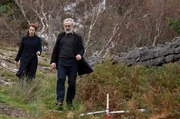 Superintendent Sean Kelly (Declan Conlon) hat seine Nichte Sarah (Róisín O’Donovan) im Ermittlerteam.