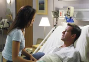 Susan (Teri Hatcher, l.) muss feststellen, dass Mike (James Denton, r.) sich an ihre gemeinsame Vergangenheit nicht mehr erinnern kann - ein harter Schlag für Susan ...