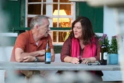 Vinz Huber (Michael Roll) bietet Eva (Eva Mattes) finanzielle Unterstützung an, doch Eva möchte ihre Angelegenheiten alleine regeln.