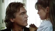 Das Glueck faellt nicht vom Himmel, Karen (Emily Moultrie) ist enttauscht von ihrem Vater Lance Gaylord (Daniel Davis) Das Glueck faellt nicht vom Himmel, Karen (Emily Moultrie) ist enttauscht von ihrem Vater Lance Gaylord (Daniel Davis)