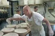 Nach und nach verwandelte Arnd (Mi.) die traditionsreiche Backstube in eine backhefefreie, innovative und international beachtete Stätte der neuen Brotkultur.