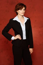 (1. Staffel) - Kate Beckett (Stana Katic) ist eine hartn&auml;ckige, clevere Detektivin der Mordkommission des New York Police Department.
