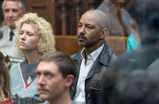 Alex (Tyron Ricketts) begleitet den Prozess gegen Sam.