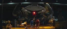 L - R: Tails, Sonic, Lee Majdoub als Agent Stone, Knuckles,