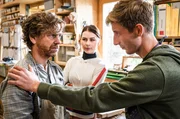 Sebald Wimmer streitet mit seinem Sohn Moritz. V.l.n.r. Sebald Wimmer (Andreas Nickl), Moritz Wimmer (Lorenzo Nedis Walcher), Emma Wimmer (Lena Buhl). Weiteres Bildmaterial finden Sie unter www.br-foto.de.