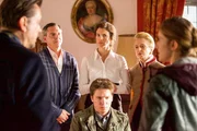 (v.li.): Sascha Bergmann (Hary Prinz), Hermann Fürst (Daniel Keberle), Magdalena Fürst (Anna Rot), Clemens Fürst (Gregor Kohlhofer), Pauline Fürst (Gisela Schneeberger), Sandra Mohr (Miriam Stein)