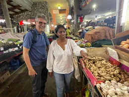 Die Arch&auml;ologin Dr. Jayschree Mungur-Medhi hat sich bereit erkl&auml;rt Daniel bei seiner Schatzsuche auf Mauritius zu unterst&uuml;tzen.