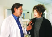 Vanessa Unger (Denise Virieux) kommt wegen eines Migräne-Anfalls zu Dr. Stefan Frank (Sigmar Solbach). Zwischen dem Arzt und seiner Patientin funkt es sofort.