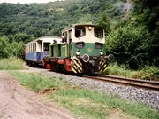 Die Brohltalbahn feiert in diesem Jahr ihren 100.Geburtstag. Zwischen Koblenz und Bonn windet sich die Schmalspurstrecke von Brohl am Rhein hinauf nach Kempenich. Im unteren Brohltal: Bei besonders langen Zügen muß eine Schublok helfen. Die Brohltalbahn feiert in diesem Jahr ihren 100.Geburtstag. Zwischen Koblenz und Bonn windet sich die Schmalspurstrecke von Brohl am Rhein hinauf nach Kempenich. Im unteren Brohltal: Bei besonders langen Zügen muß eine Schublok helfen.