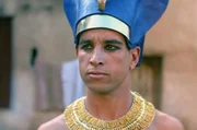 Pharao Ramses II. (Abdeljalil Joudi) regierte rund 66 Jahre, von 1270 bis 1213 v. Chr., und ist damit eines der am l&auml;ngsten amtierenden Staatsoberh&auml;upter der Welt. Unter seiner Herrschaft wurden in Heliopolis mehrere gro&szlig;e Tempel errichtet.