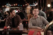 Jake Peralta (Andy Samberg, l.); Charles Boyle (Joe Lo Truglio, r.)
