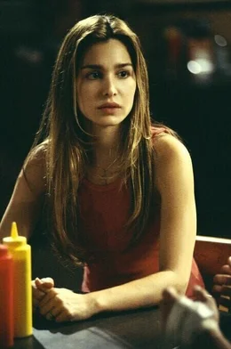Trish (Gina Philips, Bild) sorgt sich um ihren verschwundenen Bruder. Als er zur&uuml;ckkommt, beginnt der Schrecken erst recht.