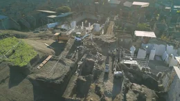 Rechts und links der "Gasse der Balkone" haben die Arch&auml;ologen zwei H&auml;user mit au&szlig;ergew&ouml;hnlich gut erhaltenen Mosaiken und Wandmalereien gefunden.