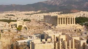 Die Akropolis in Athen ist ein weltbekanntes Bauwerk, unter anderem auch Vorbild für das Gebäude des British Museums in London. 1801 entfernt der britische Botschafter Lord Elgin hier mehrere Marmorskulpturen.