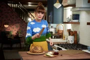 Mary bereitet ihren Kuchen vor.